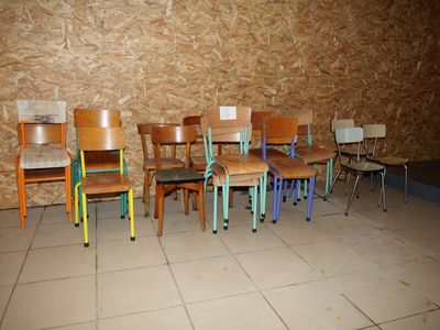 Vingt-deux chaises bois et métal, différents modèles, en l'é…