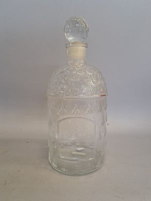 GUERLAIN Flacon en verre aux abeilles.