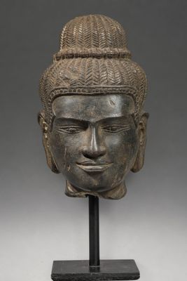 Tête de Shiva, école khmère Baphuôn, XIe siècle