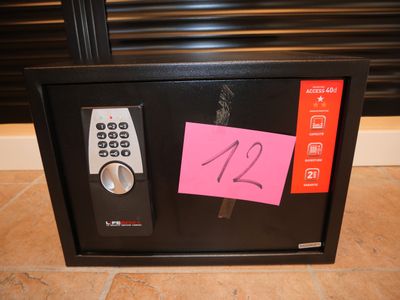 a picture of a microwave with a note taped to the door