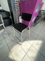 4 sièges en PVC coque noire + 2 guéridons hauts