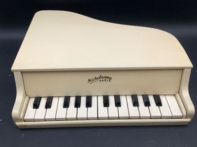 Jeu piano à queue en l’état