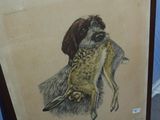 une photo représentant un chien et un oiseau posés sur une table