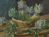 une peinture à l'huile représentant des artichauts dans un saladier posé sur une table