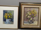 deux photos encadrées représentant des fleurs dans un vase et un vase rempli de marguerites