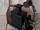 une petite boîte noire contenant une caméra