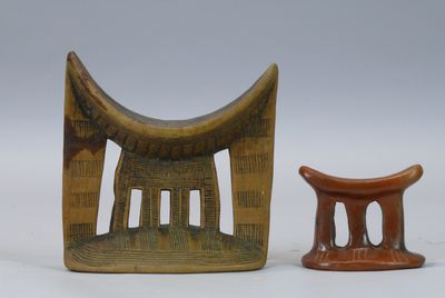 deux œuvres d'art exposées l'une à côté de l'autre
