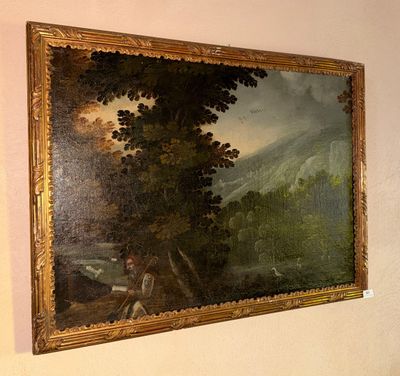un tableau accroché au mur au-dessus d'un lit dans une chambre