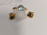 une photo d'une bague sertie d'une pierre bleue