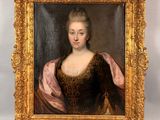 un tableau représentant une femme vêtue d'une robe marron et d'un châle rose