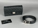 Ensemble portefeuille et ceinture en cuir matelassé noir Chanel