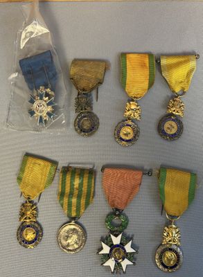 lot de 8 médailles militaires 5 valeurs discipline