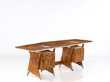 une image représentant une table en bois à deux pieds sur fond blanc