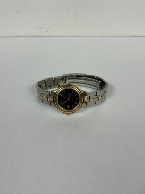 PULSAR Montre de dame en métal bicolore doré et argenté.