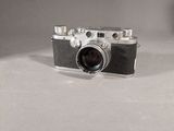 a small camera that is sitting on a table
