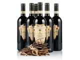 trois bouteilles de vin rouge accompagnées d'un bouquet de brindilles