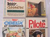 quatre livres posés sur une surface blanche, dont l'un est en français et l'autre est en français
