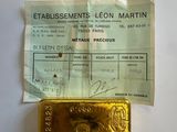 un petit morceau d'or sur un bout de papier