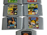 six cartouches de jeux Nintendo empilées les unes sur les autres