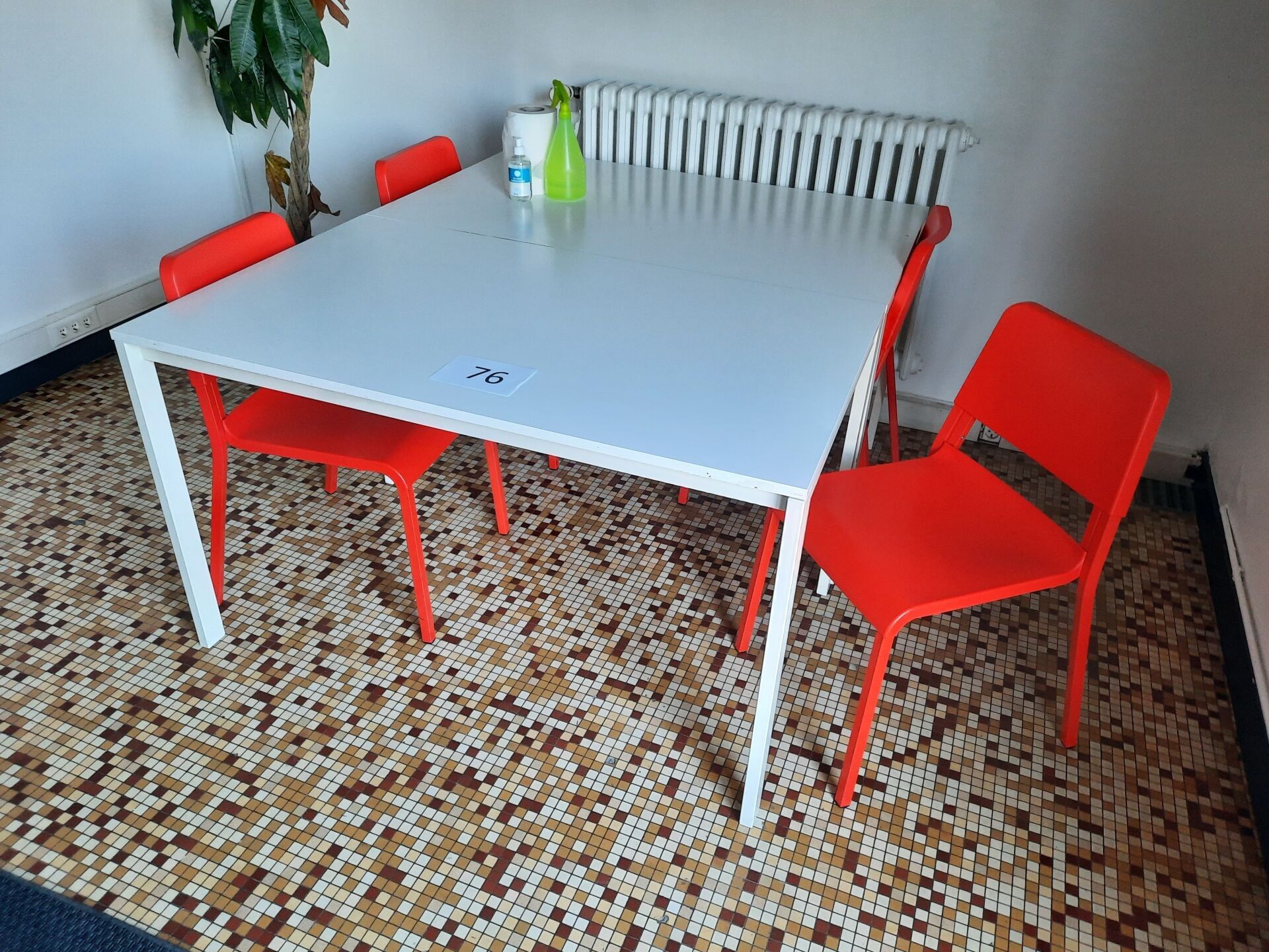 2 tables en métal et mélaminé blanc
