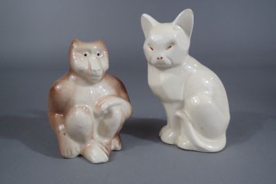 Ensemble de deux sujets en barbotine comprenant un babouin e…