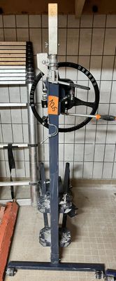 une machine qui se trouve dans un garage