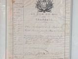 une photo encadrée d'un document sur lequel figure un blason