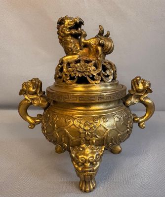 an antique brass urn with chers and chers on it