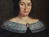 un vieux tableau représentant une femme en robe noire avec un col en dentelle blanche