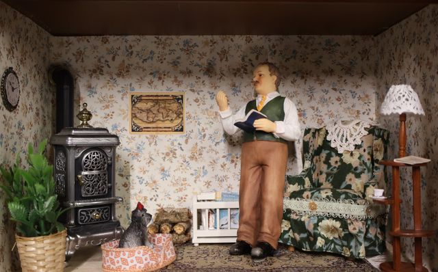 Diorama. Composition miniature, dans une vitrine en bois, vitre e...