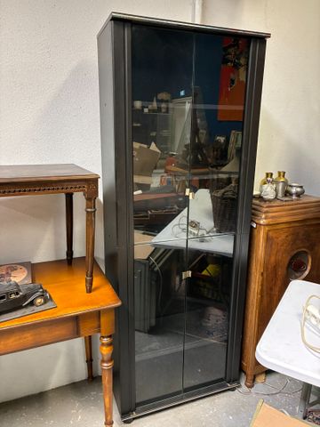 Meuble vitrine moderne ouvrant à 4 portes vitrées