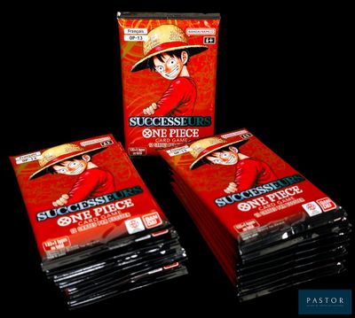 trois paquets de cigarettes empilés les uns sur les autres sur une table
