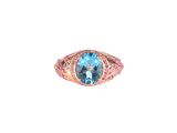 un gros plan d'une bague sertie d'une topaze bleue et d'un saphir rose