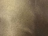 un gros plan sur un morceau de tissu de couleur marron