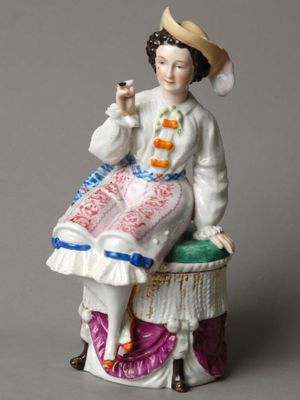 Pot à tabac. Personnage d'une femme légère, comme le précéde…