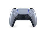 gros plan d'une manette de jeu vidéo sur une surface blanche