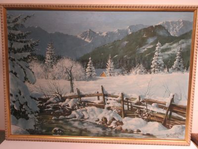 une photo d'un tableau représentant un paysage de montagne enneigé