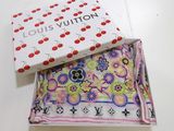 foulard Louis Vuitton dans sa boîte