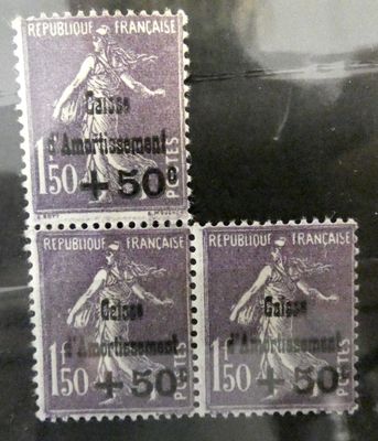 trois timbres sur lesquels figurent une femme et un homme