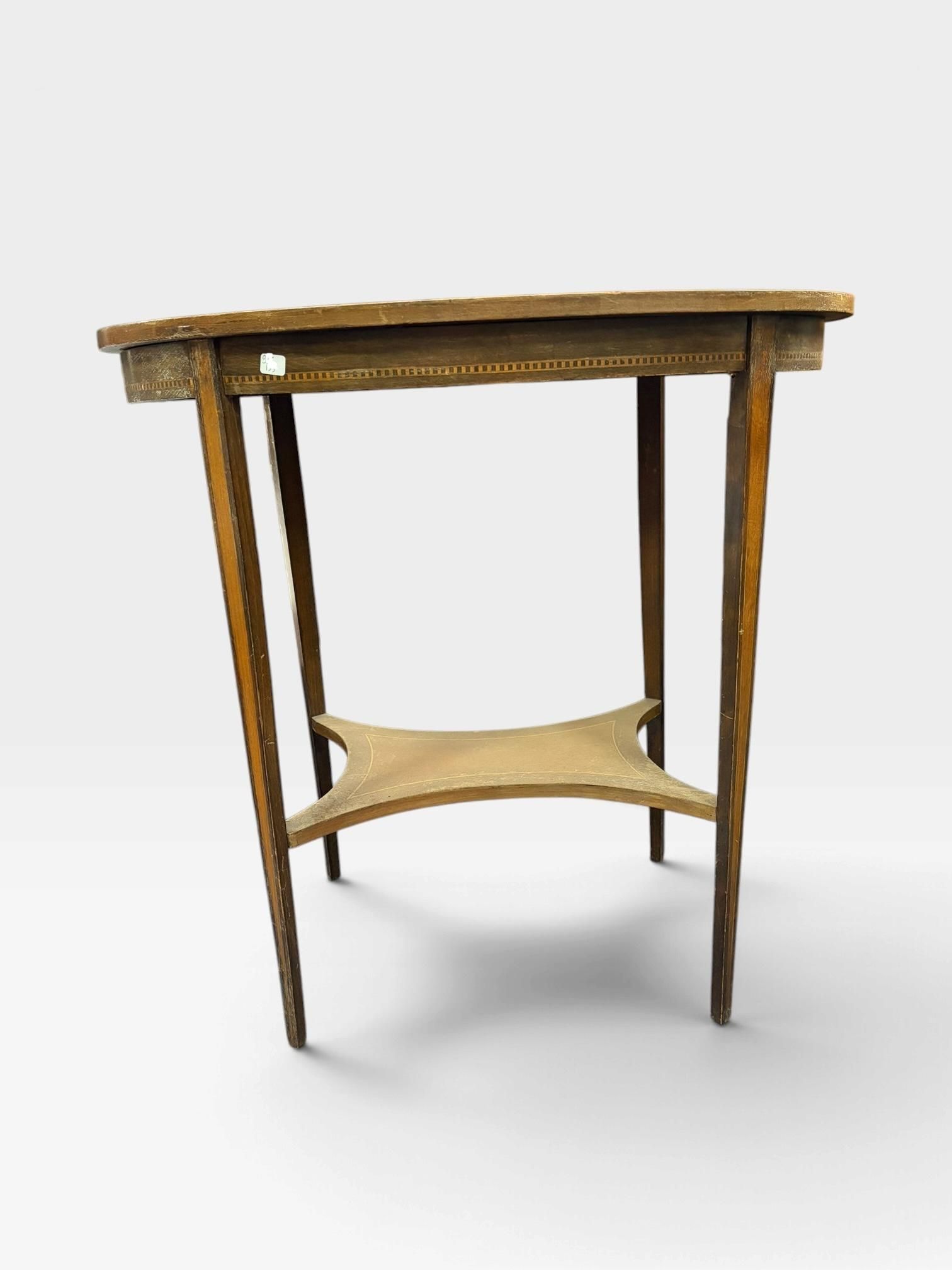 Table de salon de forme ovale en placage de bois de rose à d…