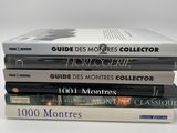 trois livres sont empilés sur une table