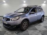 SUV Nissan QXV équipé d'une galerie de toit