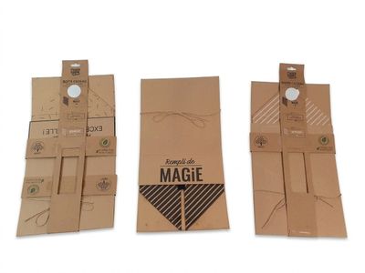 trois boîtes en carton munies d'aimants, placées les unes à côté des autres