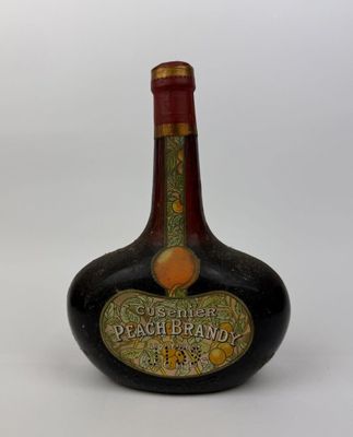 une photo d'une bouteille d'alcool avec une étiquette