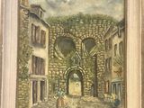 une peinture à l'huile représentant une scène de rue avec un bâtiment et un portail