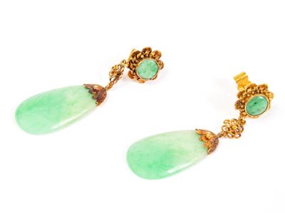 Paire de boucles d'oreilles en jade