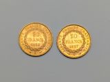 deux pièces d'or, dont l'une est ornée d'une couronne et l'autre d'une couronne