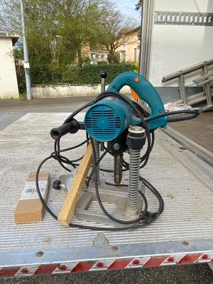Une mortaiseuse à chaine électrique MAKITA KC100 - Photo 1