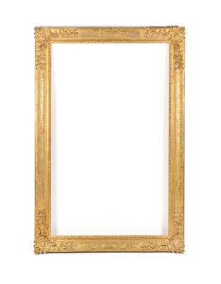 un cadre doré sur un mur blanc, avec un fond blanc