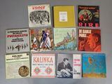 beaucoup de livres sur la table